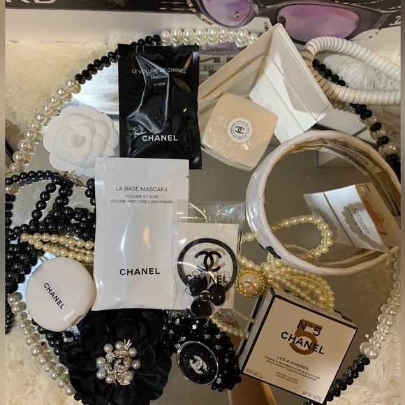 Surprise!🤩Chanel cosmetics sack and CHANEL framed advertising handmade +goodies - Picture 16 of 16